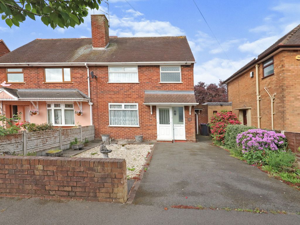 3 bed semidetached house for sale in Lawrence Avenue, Wednesfield