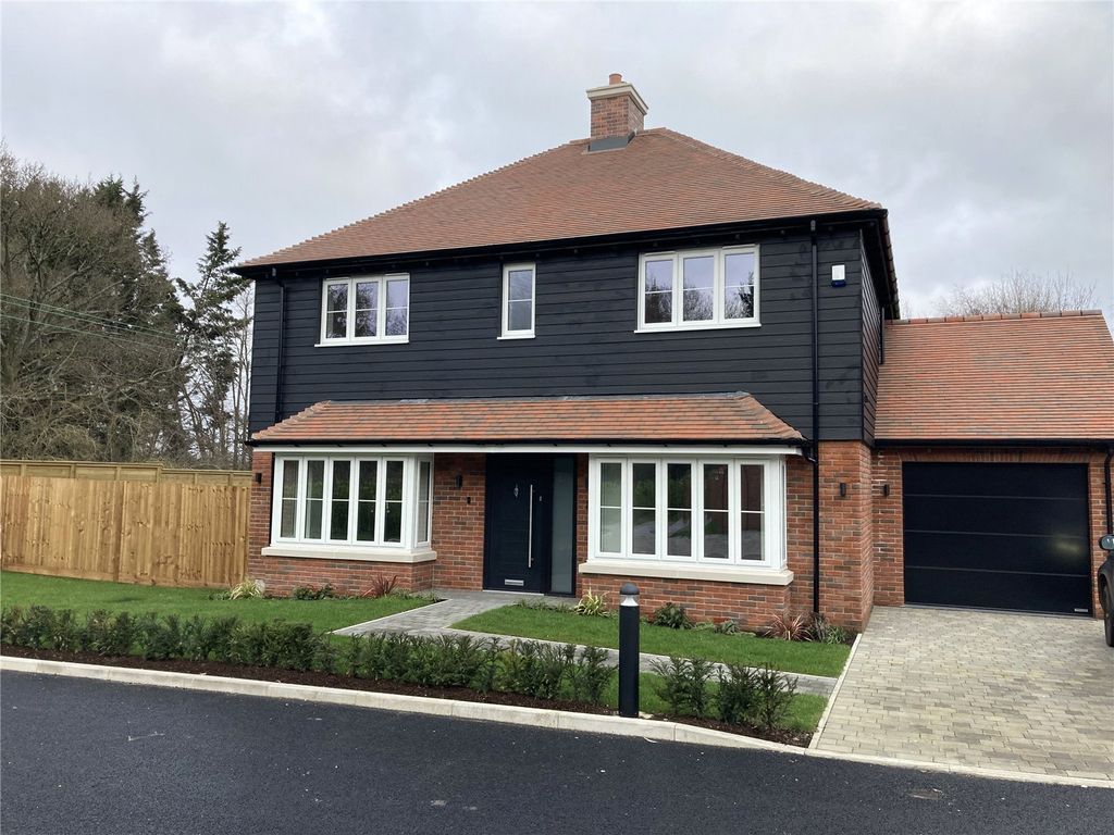 4 bed detached house to rent in Minorca Close, Bentley Heath,