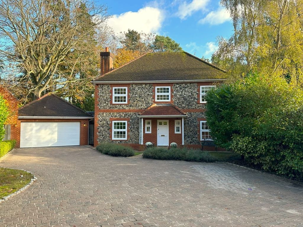 4 bed detached house for sale in Crawley Ridge, Camberley GU15, £