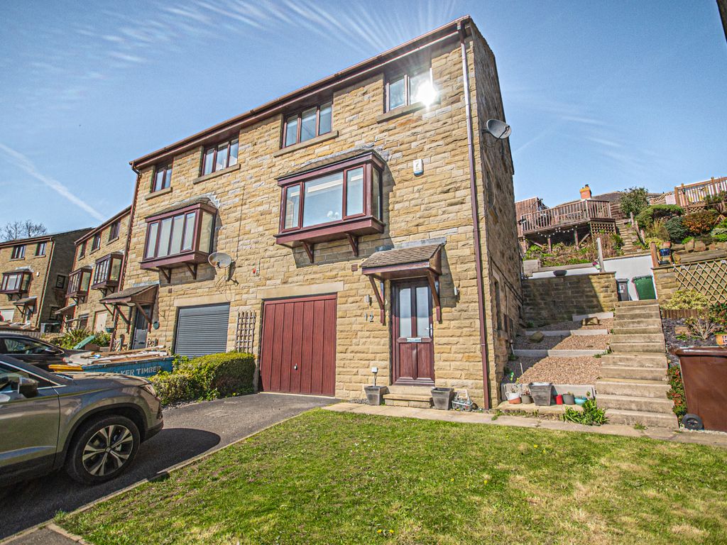 4 bed semidetached house for sale in Kestrel View, Shelley