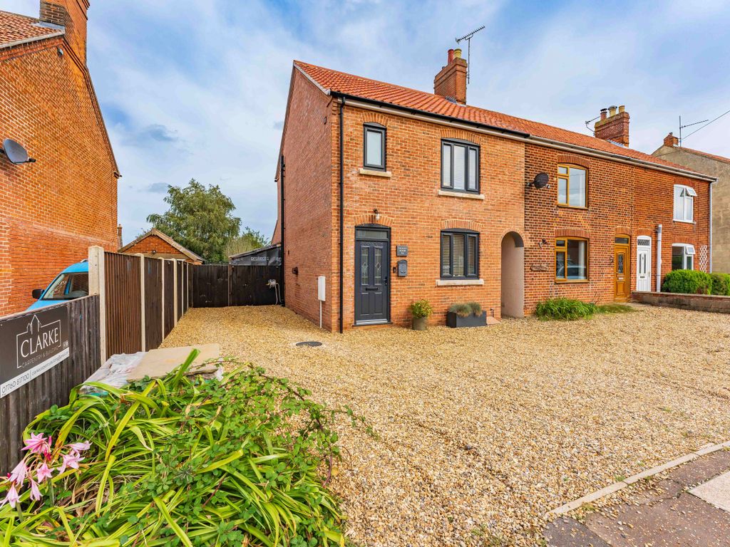 4 bed end terrace house for sale in Millfield Road, North Walsham NR28