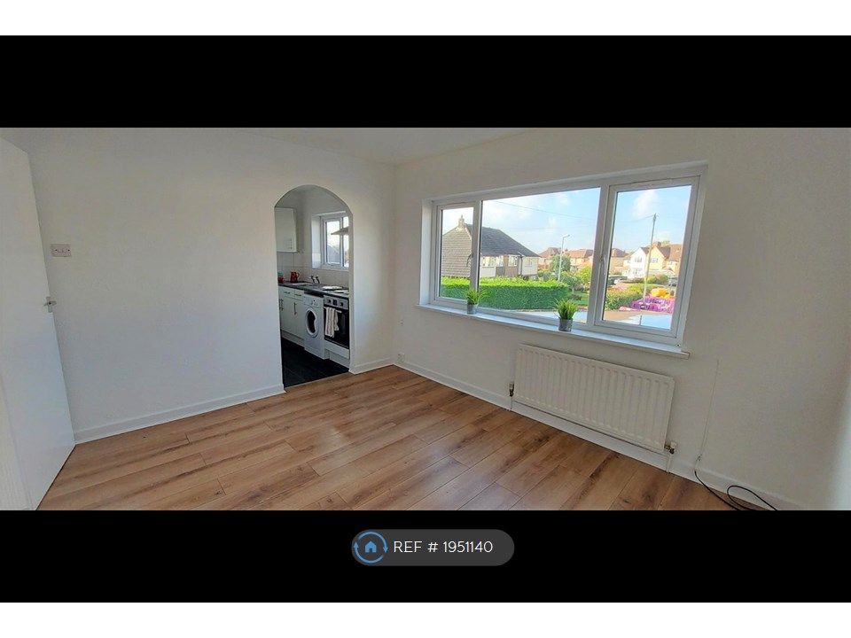 1 bed flat to rent in South Close, Cannock WS11, £575 pcm Zoopla