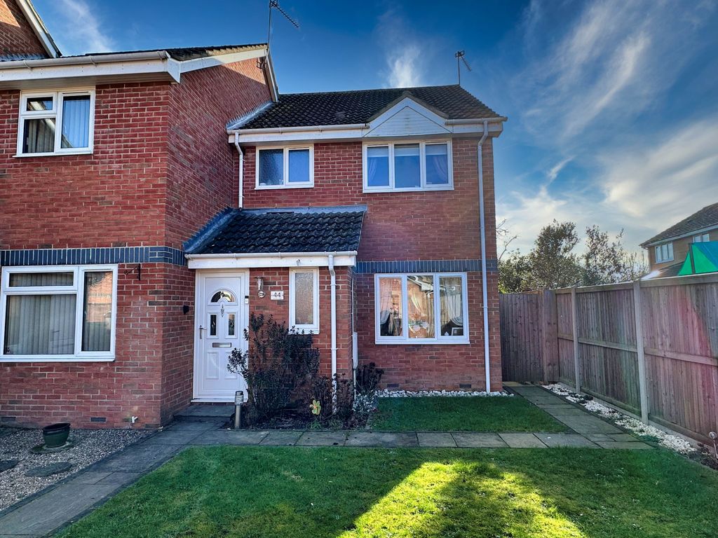 2 bed semidetached house for sale in Harvest Close, Hainford, Norwich