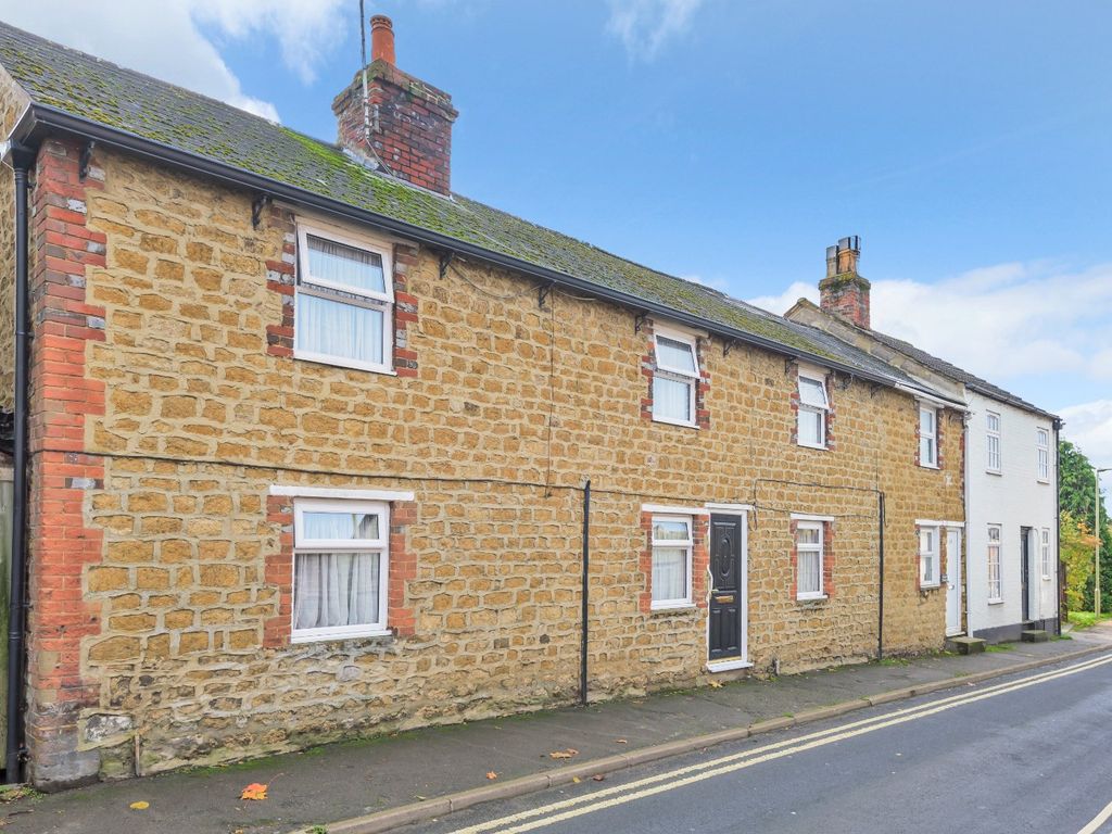 4 bed end terrace house for sale in Ferndale Street, Faringdon