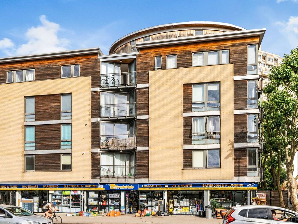 1 bed flat to rent in Clapham Road, Stockwell, London SW9, £1,800 pcm ...