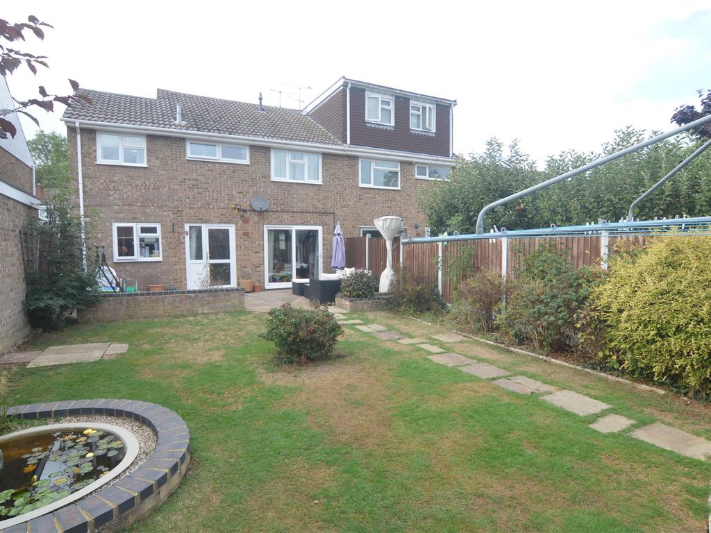 4 bed semidetached house for sale in Roughtons, Galleywood, Chelmsford