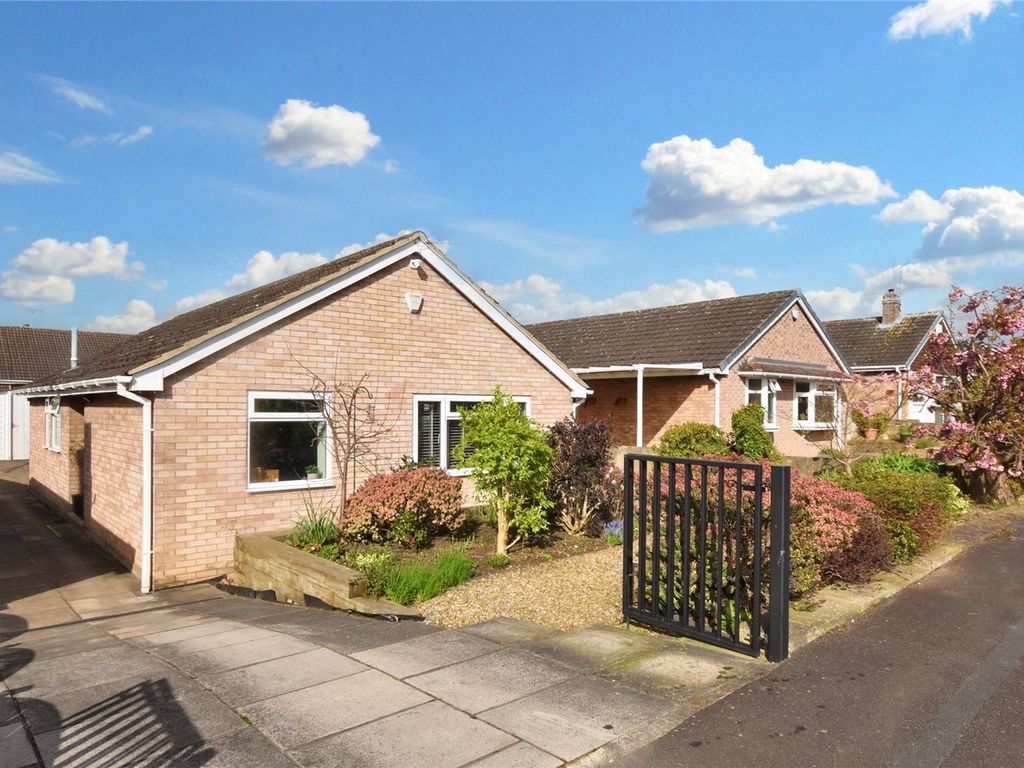 3 bed detached bungalow for sale in Moorleigh Close, Kippax, Leeds