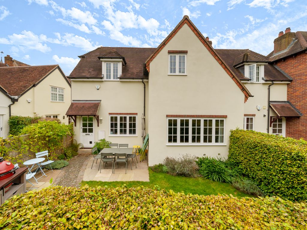 3 bed end terrace house for sale in Watermeadow, Chesham HP5, £750,000