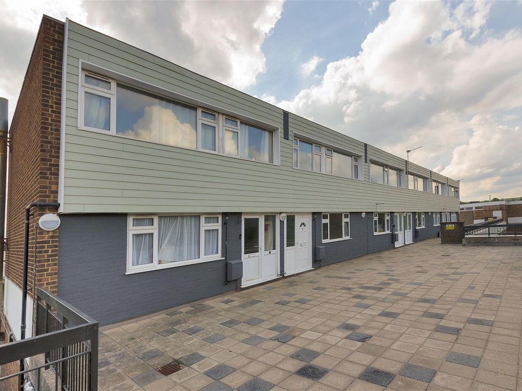 3 bed for sale in Mid Kent Shopping Centre, Castle Road