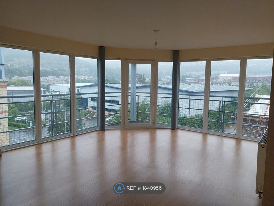 2 bed flat to rent in Westbury Fold, Elland HX5, £605 pcm Zoopla