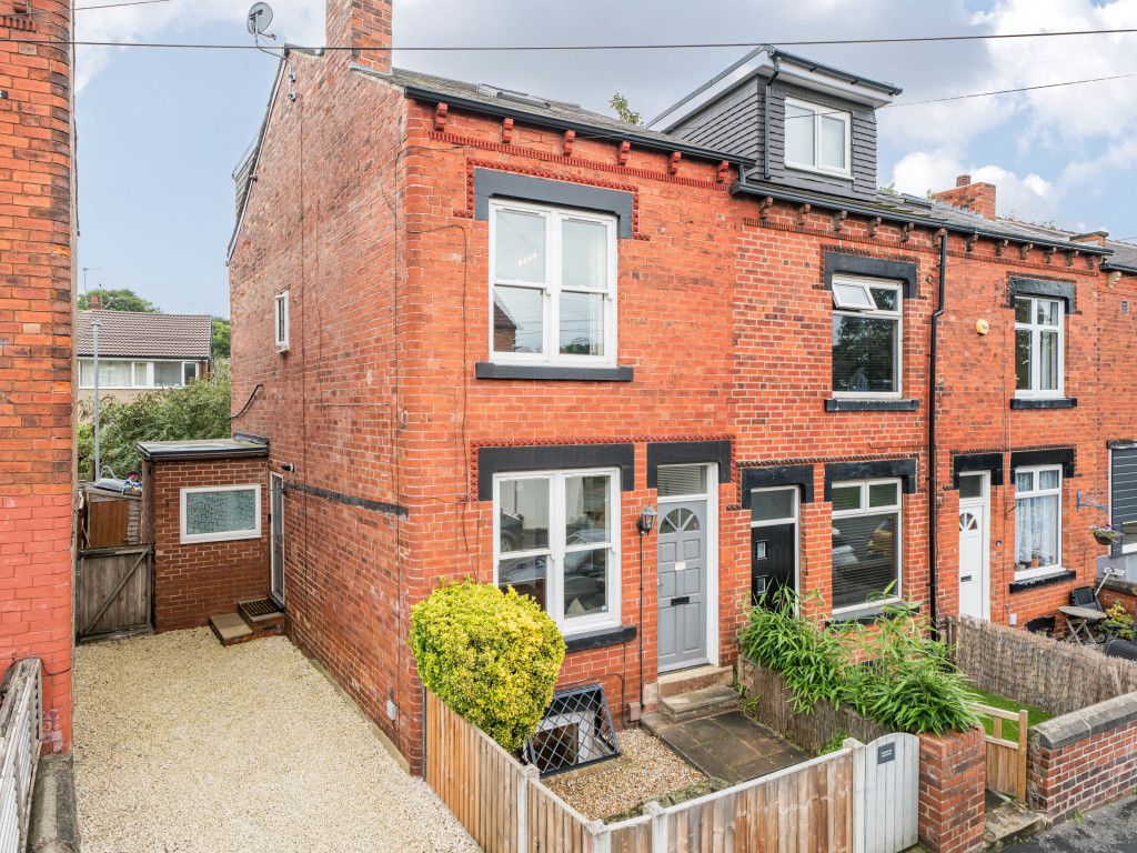 4 bed terraced house for sale in Greenwood Park, Greenwood Mount