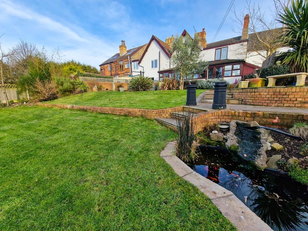 4 bed terraced house for sale in Fountain Hill, Walkeringham, Doncaster