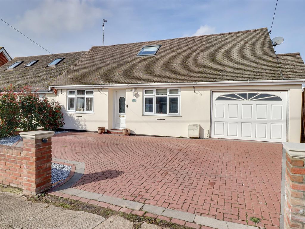 4 bed property for sale in Constitution Hill, Benfleet SS7 Zoopla