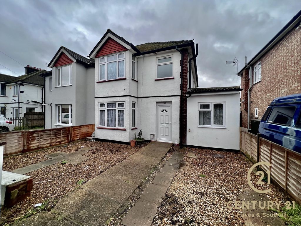 4 bed semidetached house to rent in Drayton Gardens, West Drayton UB7