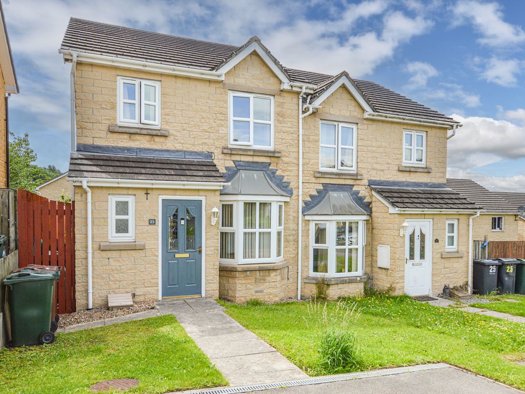 3 bed semidetached house for sale in Mires Beck Close, Windhill