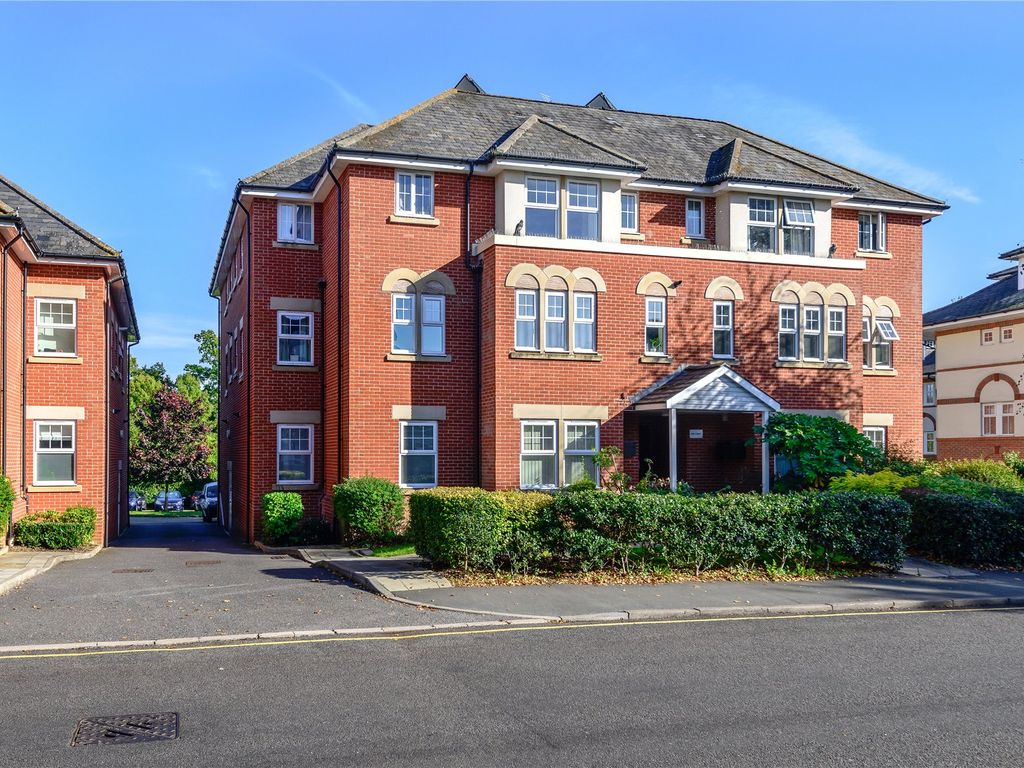Clarmount Avenue, Woking, Surrey GU22  