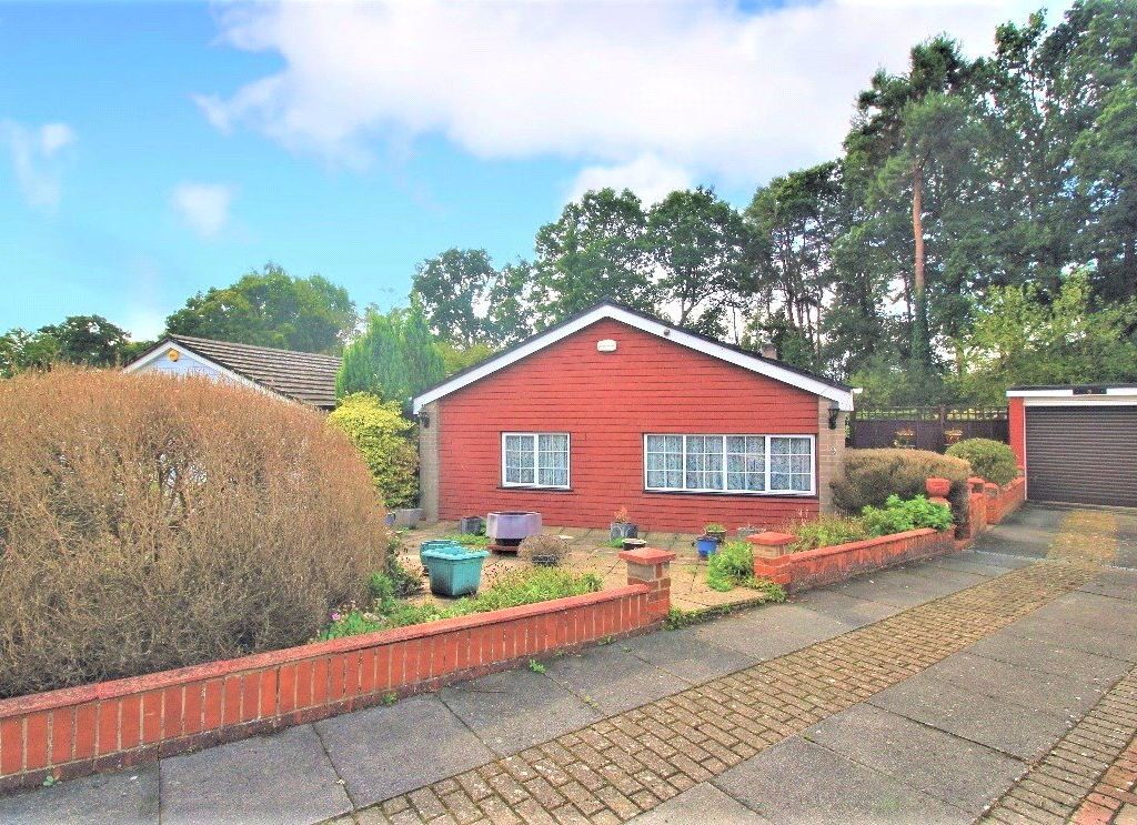 2 bed bungalow for sale in Lockwood Close, Farnborough GU14 Zoopla