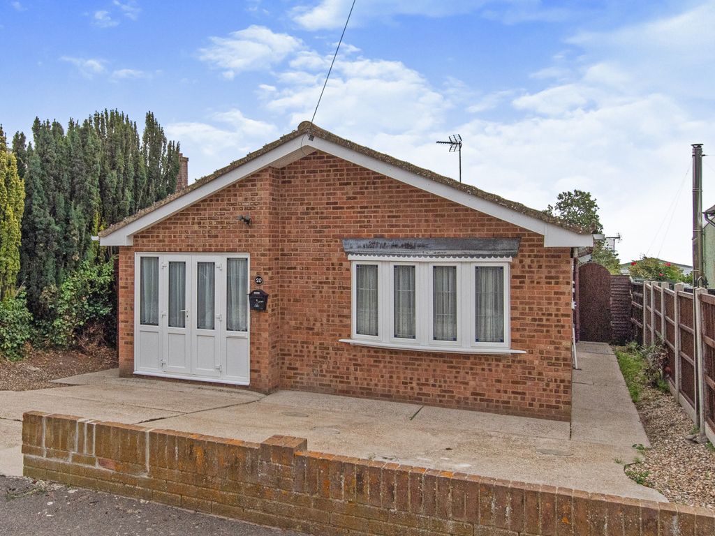 2 bed detached bungalow for sale in Cliff Gardens, Sheerness ME12 Zoopla