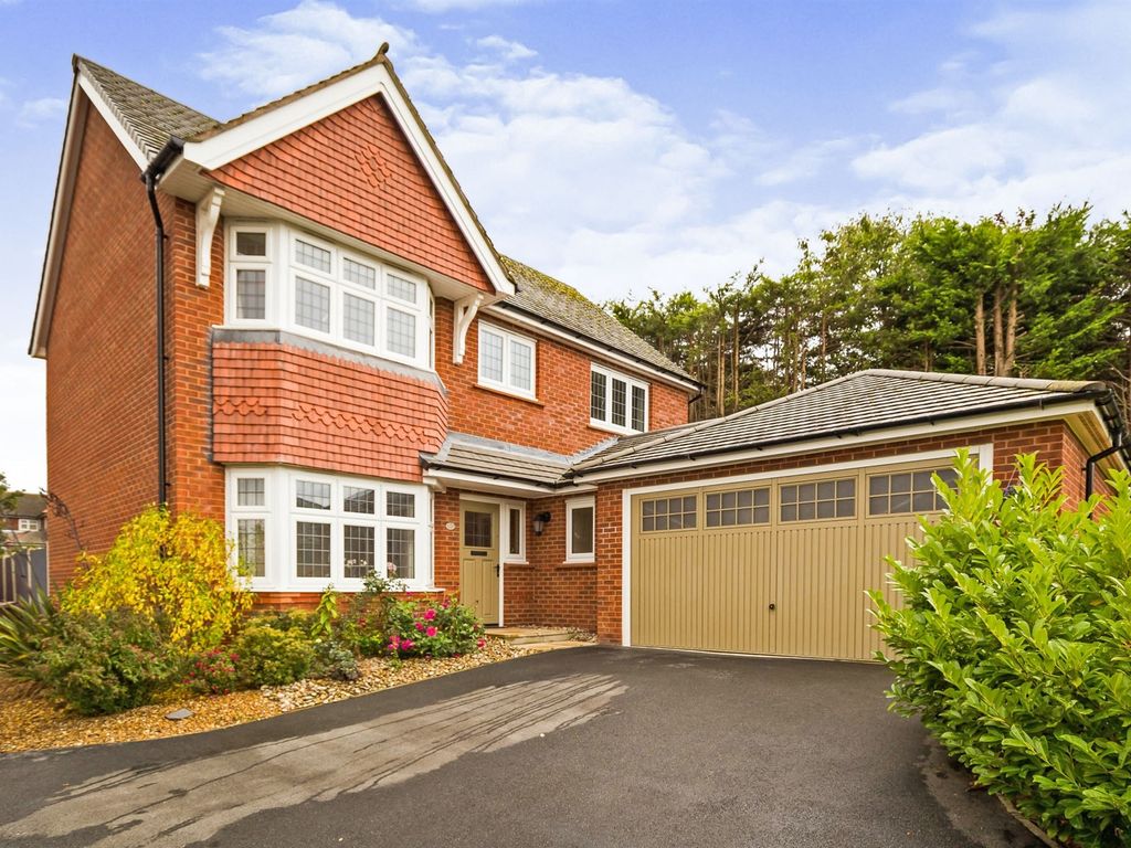 4 bed semidetached house for sale in Overlea Drive, Hawarden, Deeside