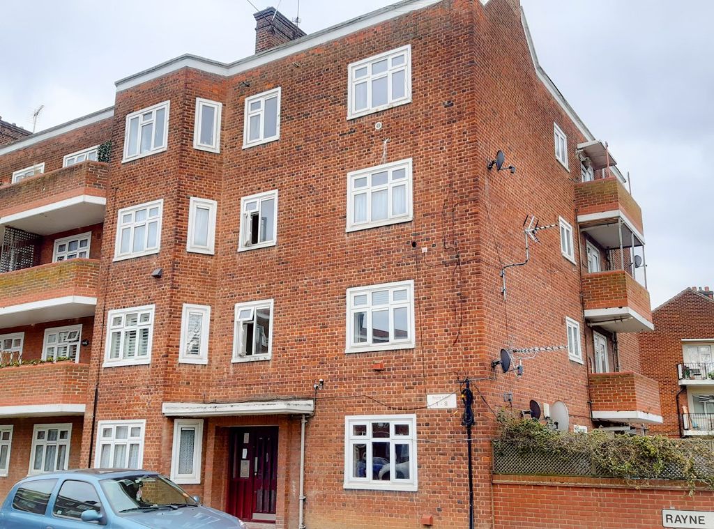 1 bed flat to rent in Rayne Court, South Woodford E18, £1,500 pcm Zoopla