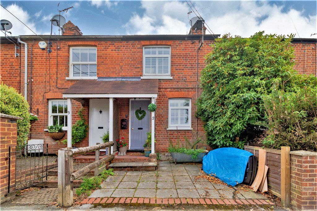 2 bed terraced house for sale in High Street, Little Sandhurst