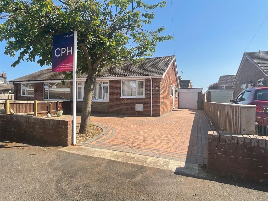 2 bed semidetached bungalow for sale in Spring Gardens, Cayton