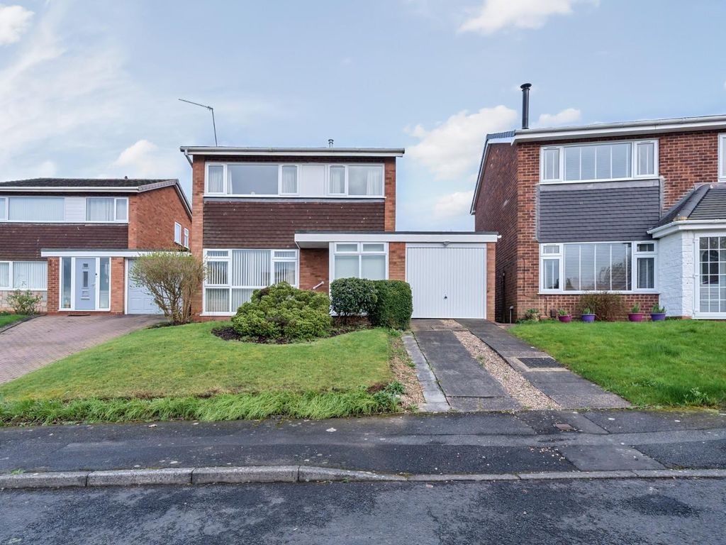 3 bed detached house for sale in Lapworth Close, Redditch B98, £315,000