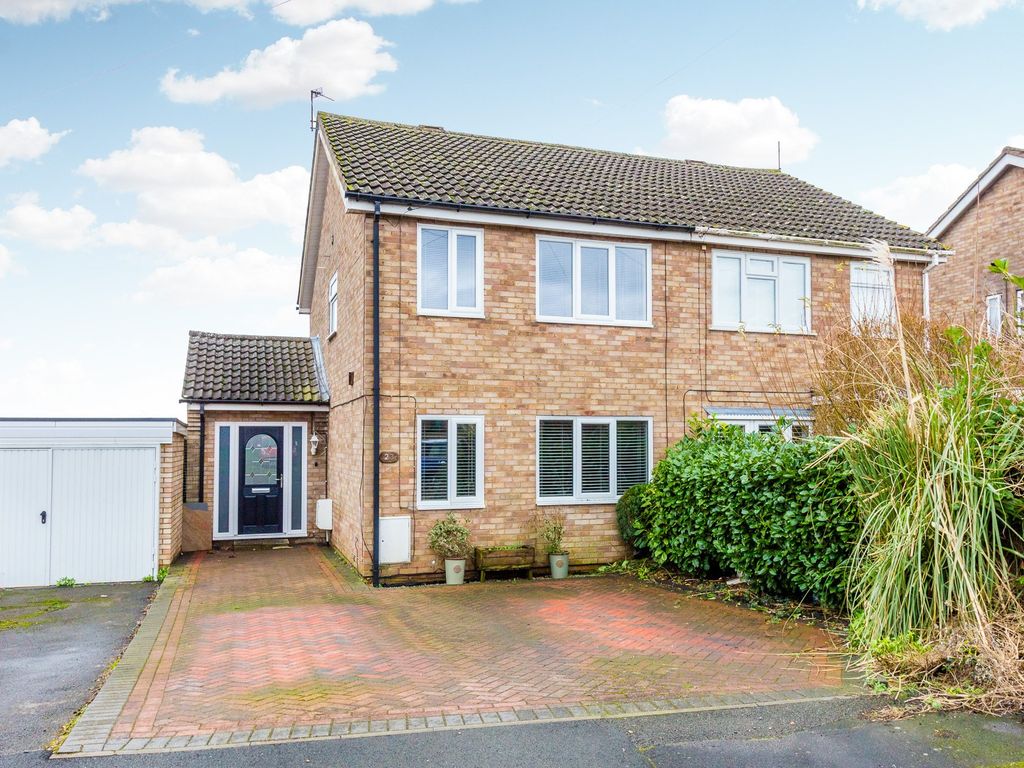 3 bed semidetached house for sale in Evelyn Way, Irchester