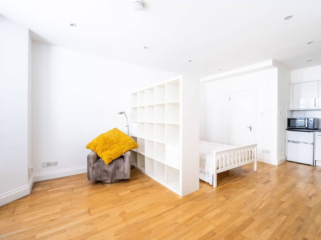 Finborough Road, Earls Court, London SW10