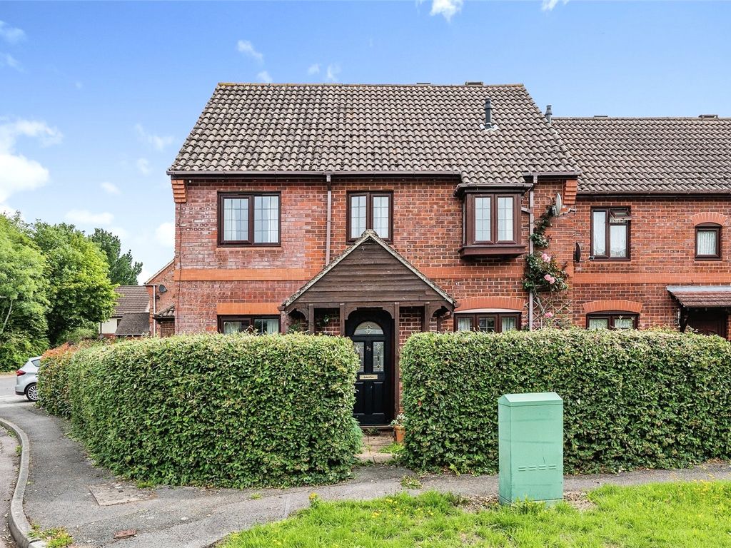 3 bed end terrace house for sale in Denbigh Close, Ashurst Bridge