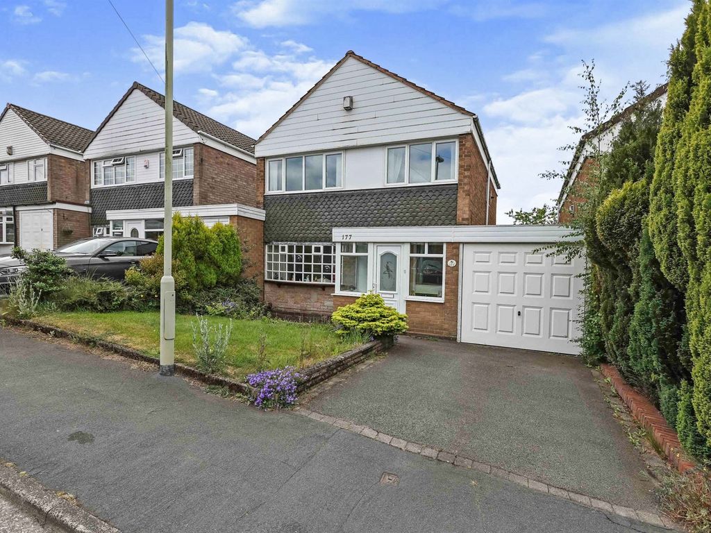 3 bed detached house for sale in Summerfields Avenue, Halesowen B62