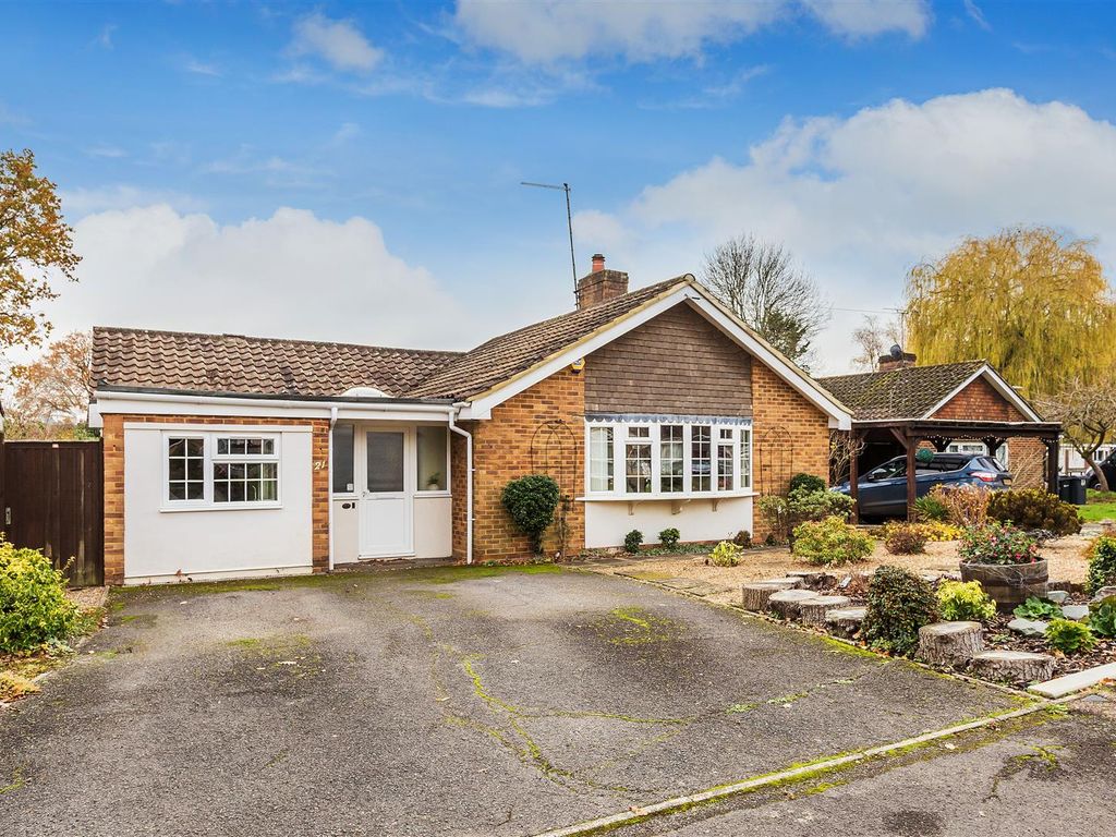 3 bed bungalow for sale in Bushy Road, Fetcham, Leatherhead KT22 Zoopla
