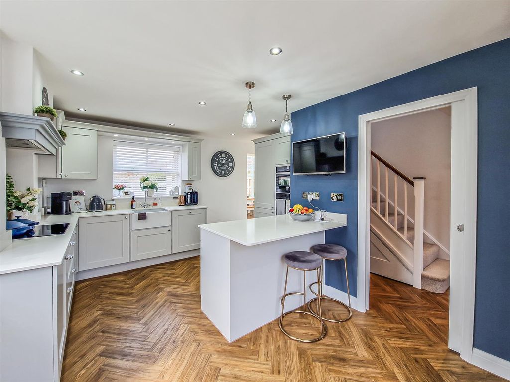 3 bed detached house for sale in Heritage Way, Rochford SS4 Zoopla