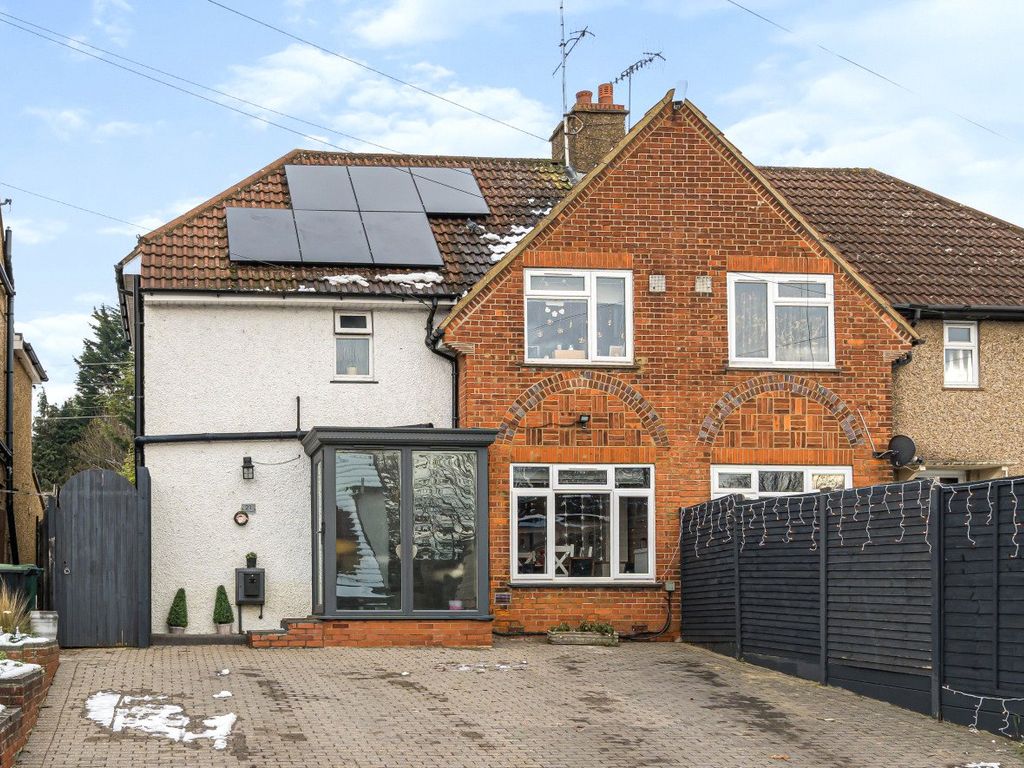 3 bed semidetached house for sale in Primrose Hill, Kings Langley WD4