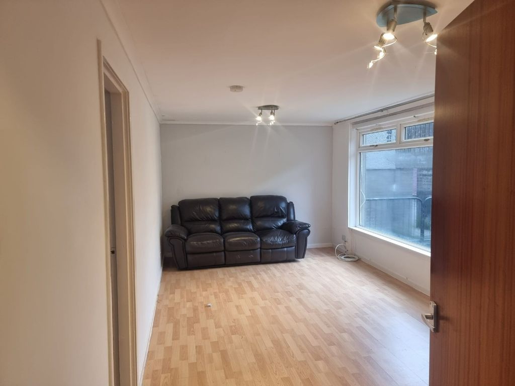 2 bed flat to rent in Keith Drive, Glenrothes KY6, £615 pcm Zoopla