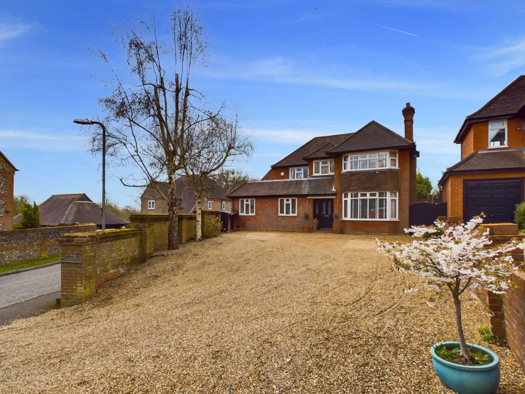 3 bed detached house for sale in Marlow Road, Lane End, High