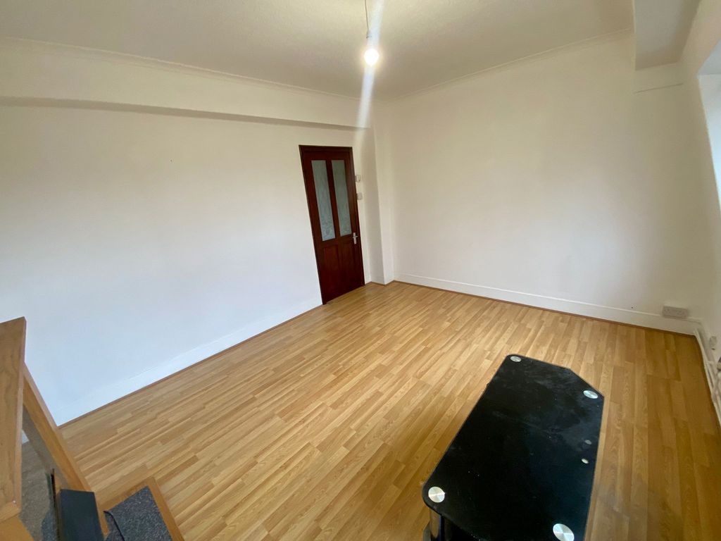 3 bed terraced house to rent in St. John's Drive, Wandsworth SW18, £