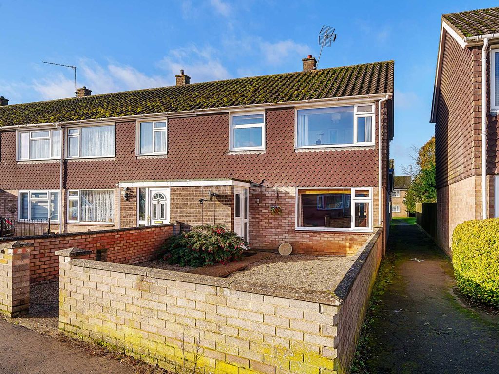 3 bed end terrace house for sale in The Paddocks, Swaffham PE37, £
