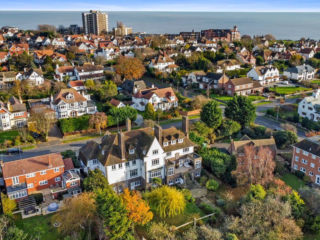 3 bed penthouse for sale in Second Avenue, FrintonOnSea CO13 Zoopla