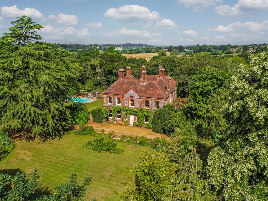 7 bed detached house for sale in Botley Road, Waltham