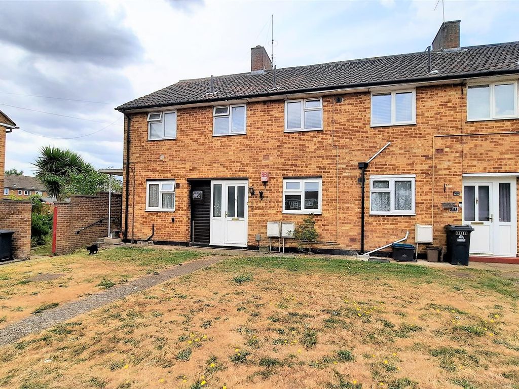 1 bed for sale in Barrow Lane, Cheshunt, Waltham Cross EN7