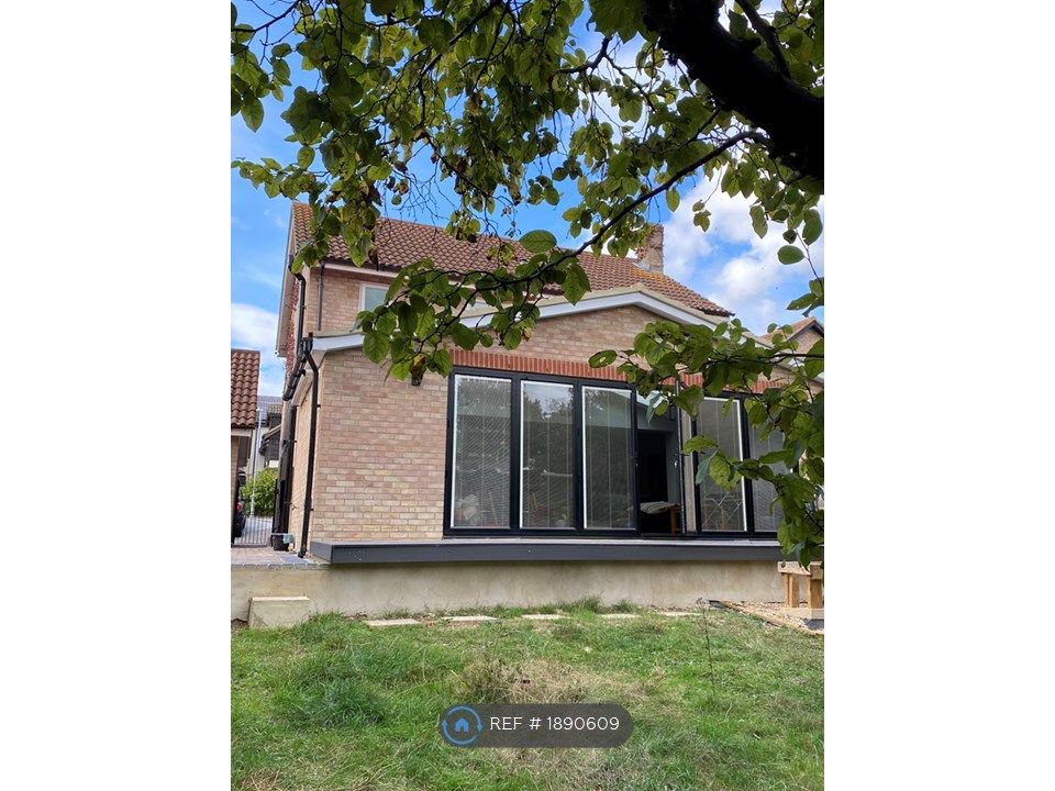 Room to rent in Dunnock Way, Colchester CO4, £750 pcm Zoopla