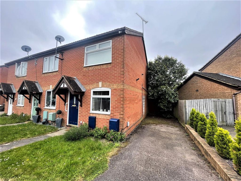 2 bed end terrace house for sale in Copperfields Close, Houghton Regis