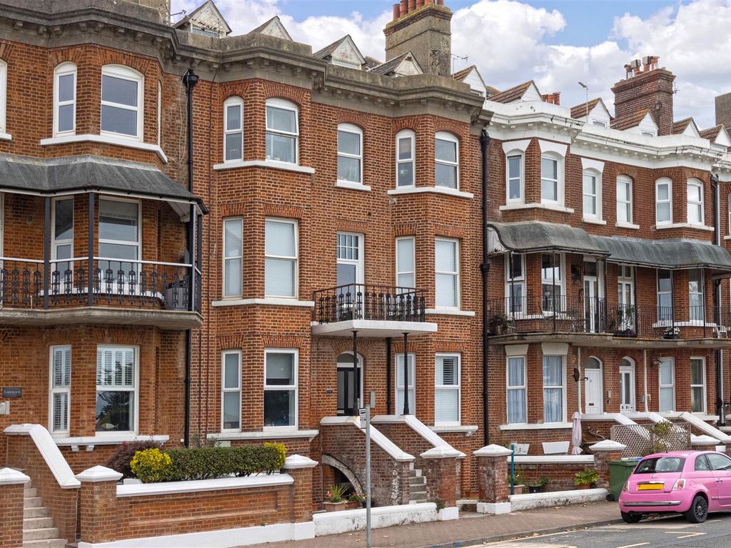 1 bed flat for sale in South Terrace, Littlehampton BN17, £140,000 Zoopla