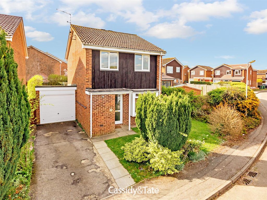 3 bed detached house for sale in Kingsmead, St.Albans AL4, £635,000