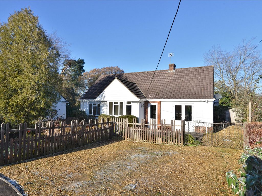 3 bed bungalow for sale in Hatchet Close, Hale, Fordingbridge