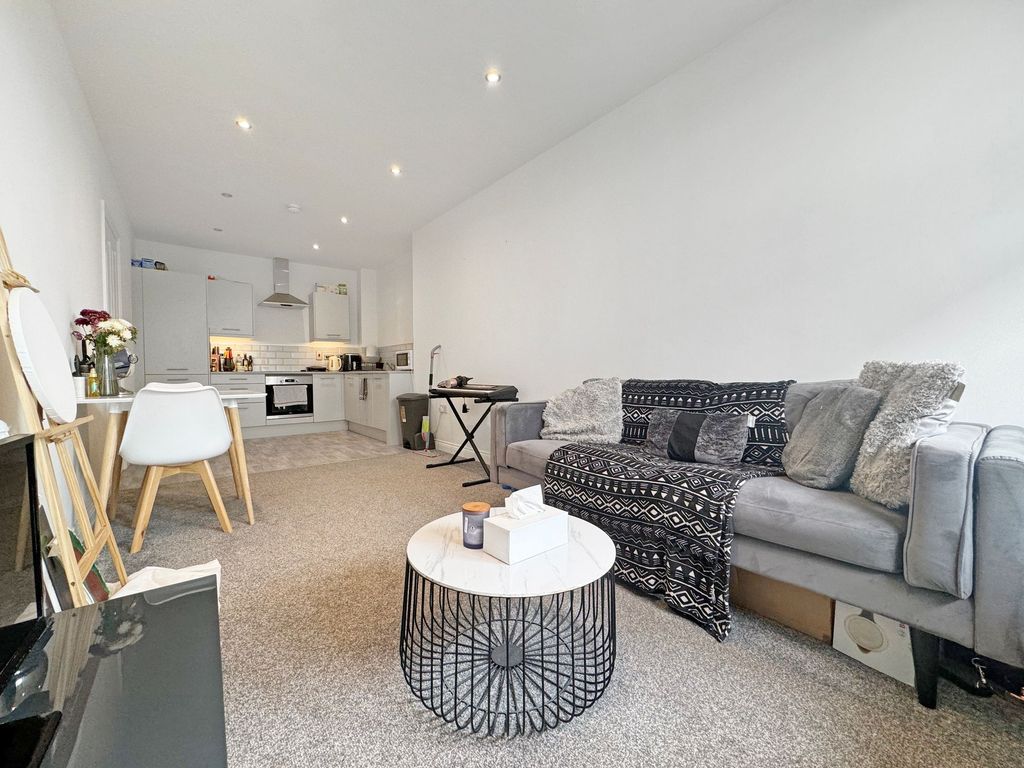 1 bed flat to rent in Elland Road, Leeds LS11, £795 pcm Zoopla