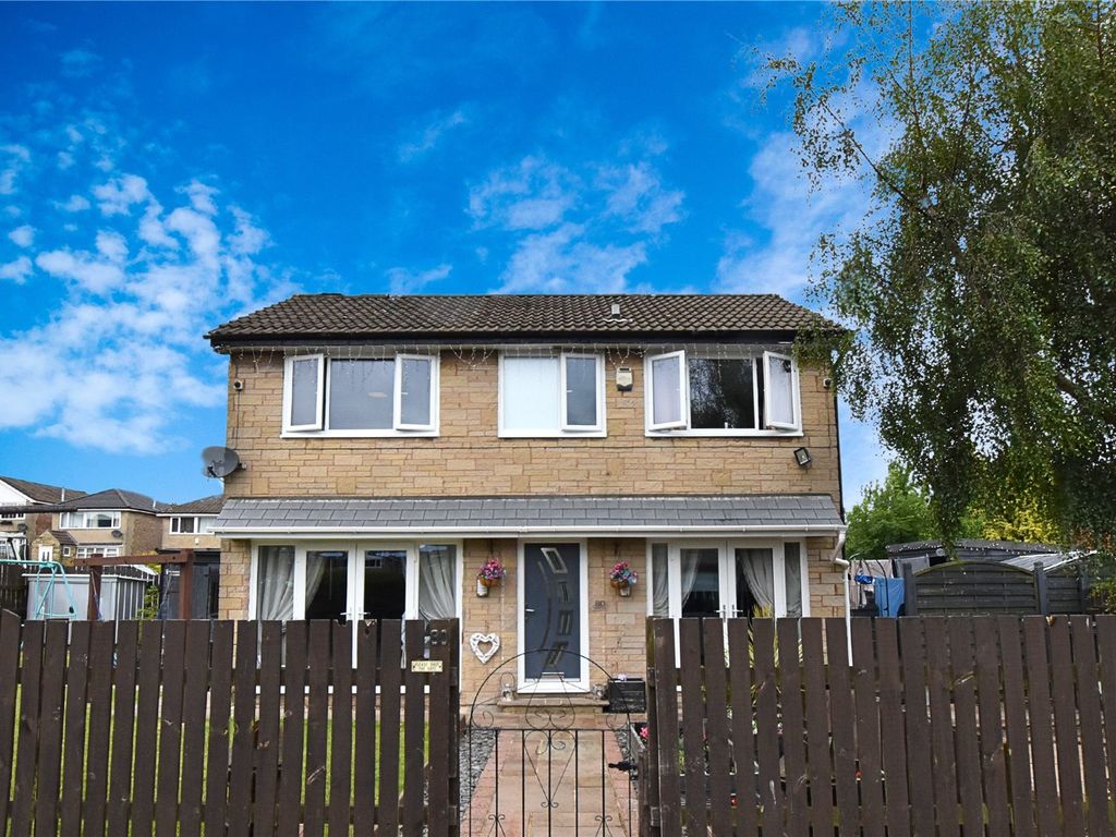 4 bed detached house for sale in Ashfield Drive, Halifax, West