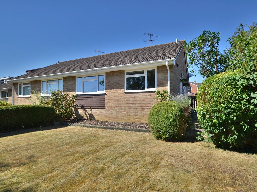 2 bed semidetached bungalow for sale in The Stirrup, Cashes Green