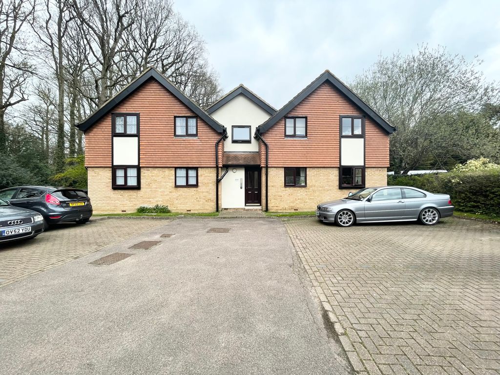 1 bed flat to rent in Smallfield, Horley, Surrey RH6 Zoopla